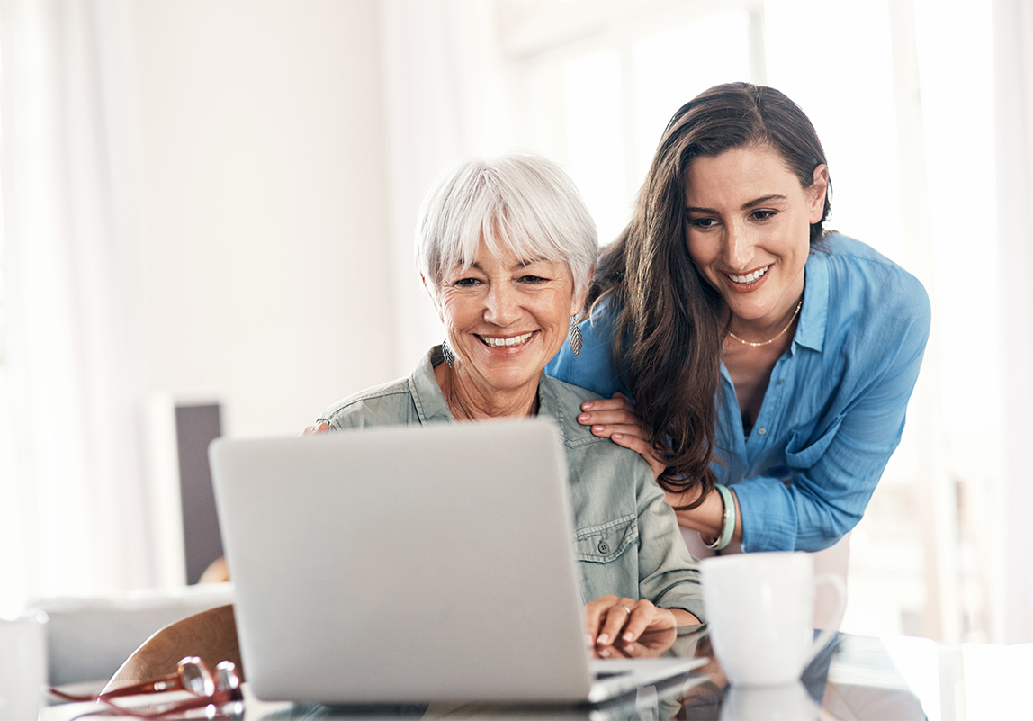 Copropriétaires consultant les aides disponibles